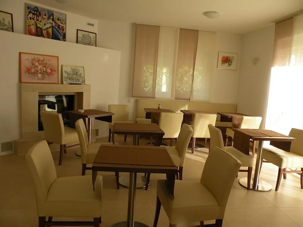 Residence Villa Karda Porec 4*,